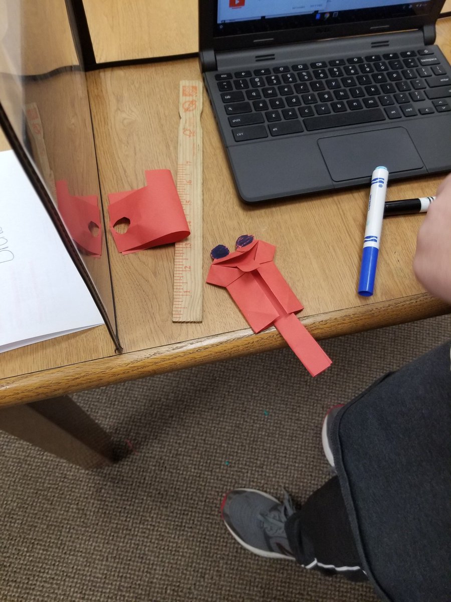 LANelsonLibrary's tweet image. Happy Valentine's Day! Origami Makerspace in the library @LANelsonLibrary @dentonisdlib @LionsLearning