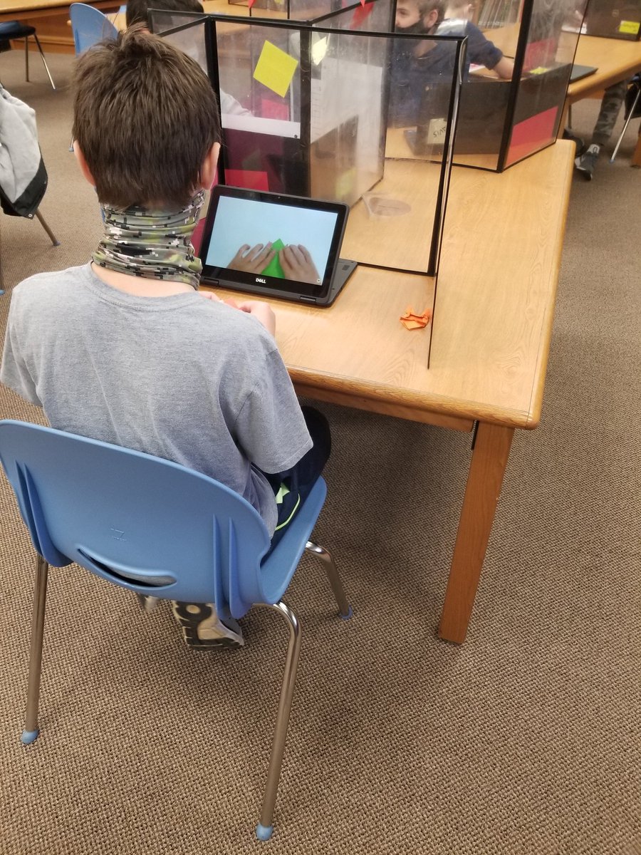 LANelsonLibrary's tweet image. Happy Valentine's Day! Origami Makerspace in the library @LANelsonLibrary @dentonisdlib @LionsLearning