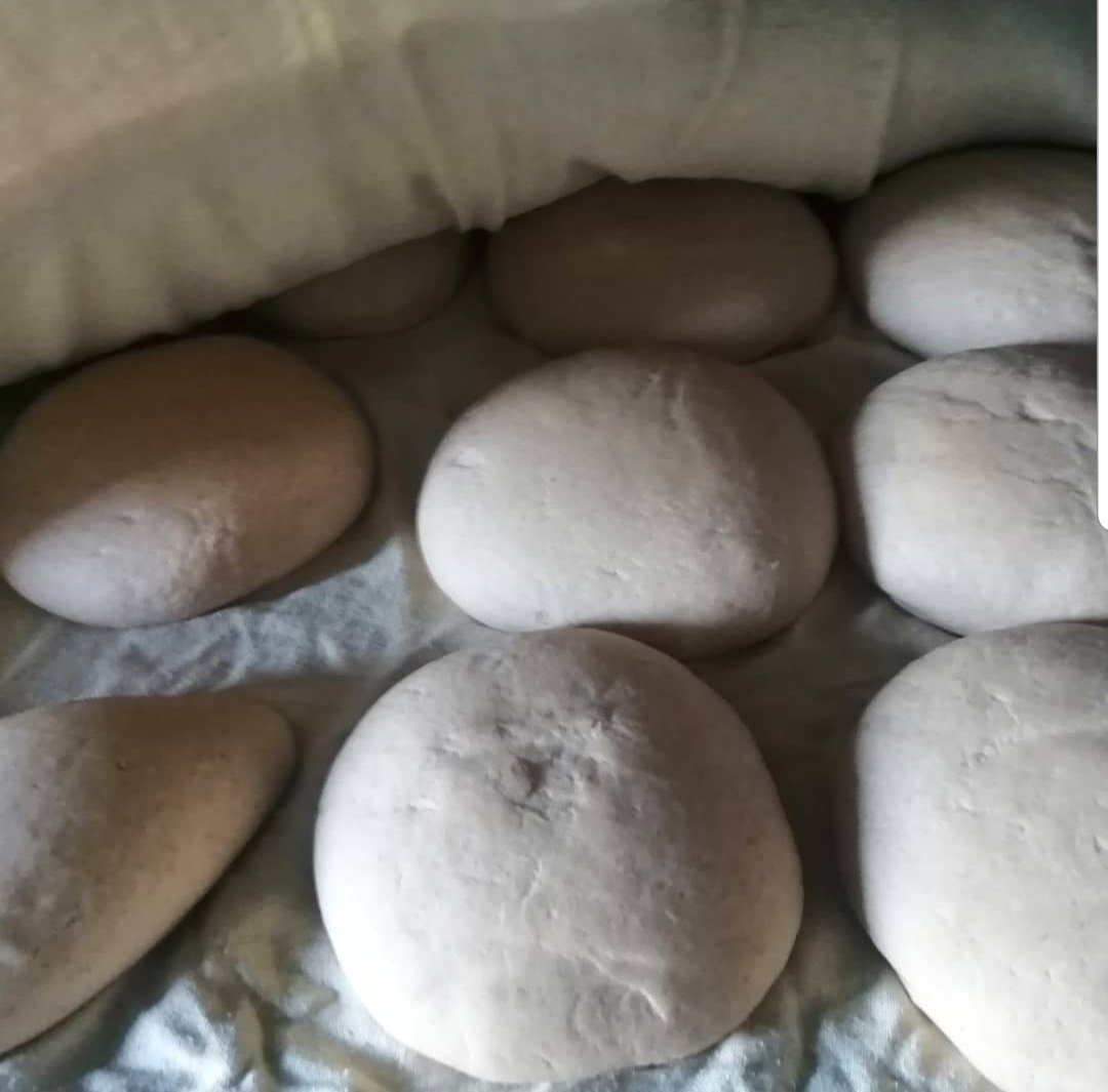AloraValledeSol's tweet photo. #Álora
¿Hueles?...hasta aquí nos llega el olor del pan casero recien hecho en ÁLORA.
Fotos: Miguel Angel Marquez Macias
#Ayquetecomo #ÁloraValledelSol #comeme #pancaserodeÁlora #pancasero #pan #panpan #hornodeleña #horno #masa #ummm #querico #comida #gastronomia #culinario https://t.co/90SYufxzSX