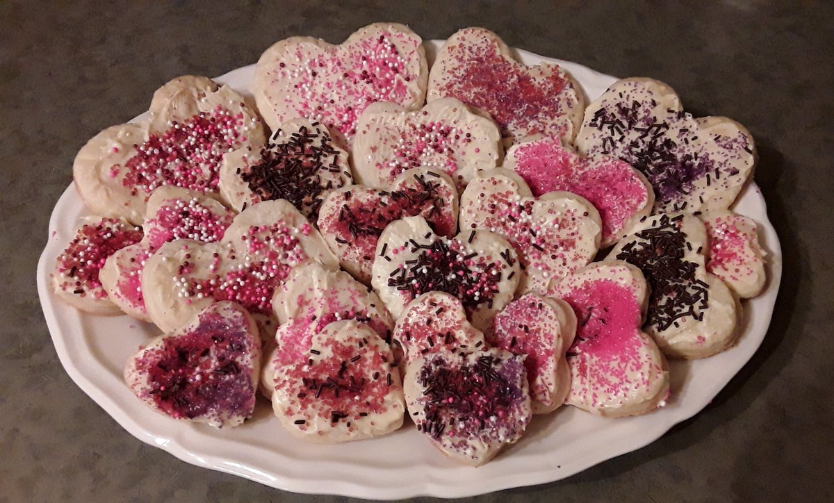 Happy Valentine's Day!

Great simple cookies that kids can help make and everyone can enjoy eating. Yum!

#valentines #valentinescookies #valentine #valentinesdaycookies #valentinesday2021 #valentinesdayideas #kidscooking #kidactivities #happyvalentinesday #HappyValentinesDay2021
