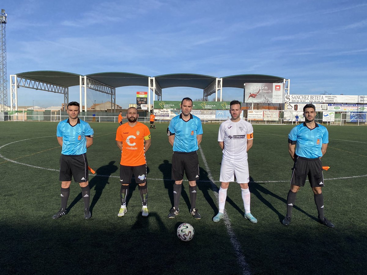Mora_CF's tweet photo. 📸📸 

➕3️⃣ 

👍 Cuarta victoria consecutiva, y a un sólo punto del líder. Partido muy serio de nuestro equipo, con resultado demasiado corto, vistas las ocasiones generadas por nuestros jugadores. 

📈 Seguimos......

Vamos equipo!!Vamos Mora!! 💪

#MoraPreferente #somosMoraCF🤍 https://t.co/WGSwHdWa7C