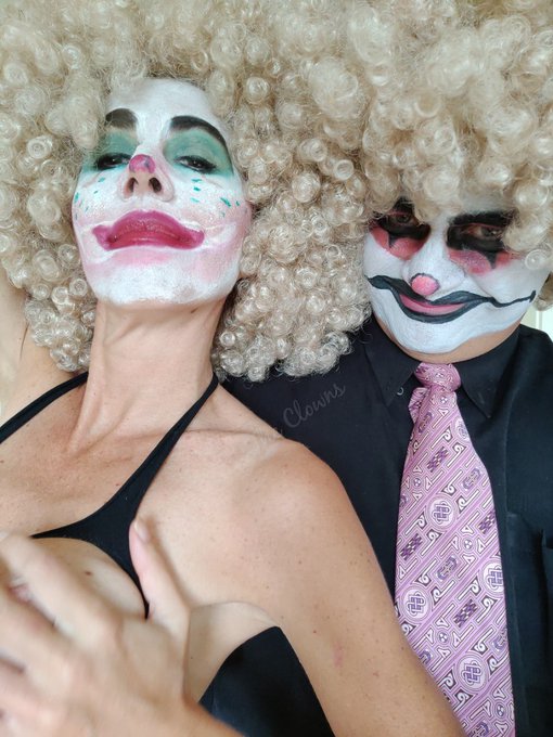 Happy V day, to all you crazy lover's out there &hearts;️&hearts;️&hearts;️ https://t.co/uhKoaCGWdd