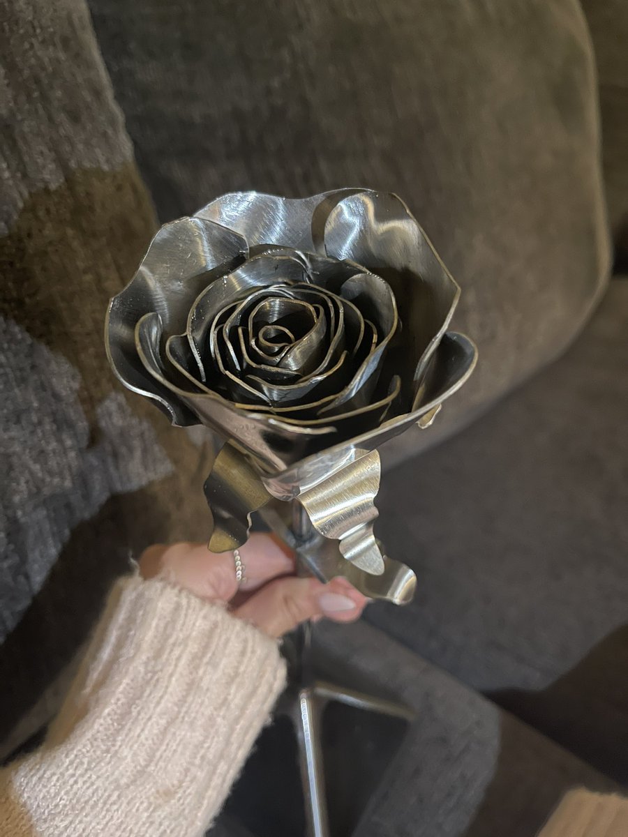 When my bf gave me this welded flower he said “I’ll love you until this flower dies” so not crying 🥲
