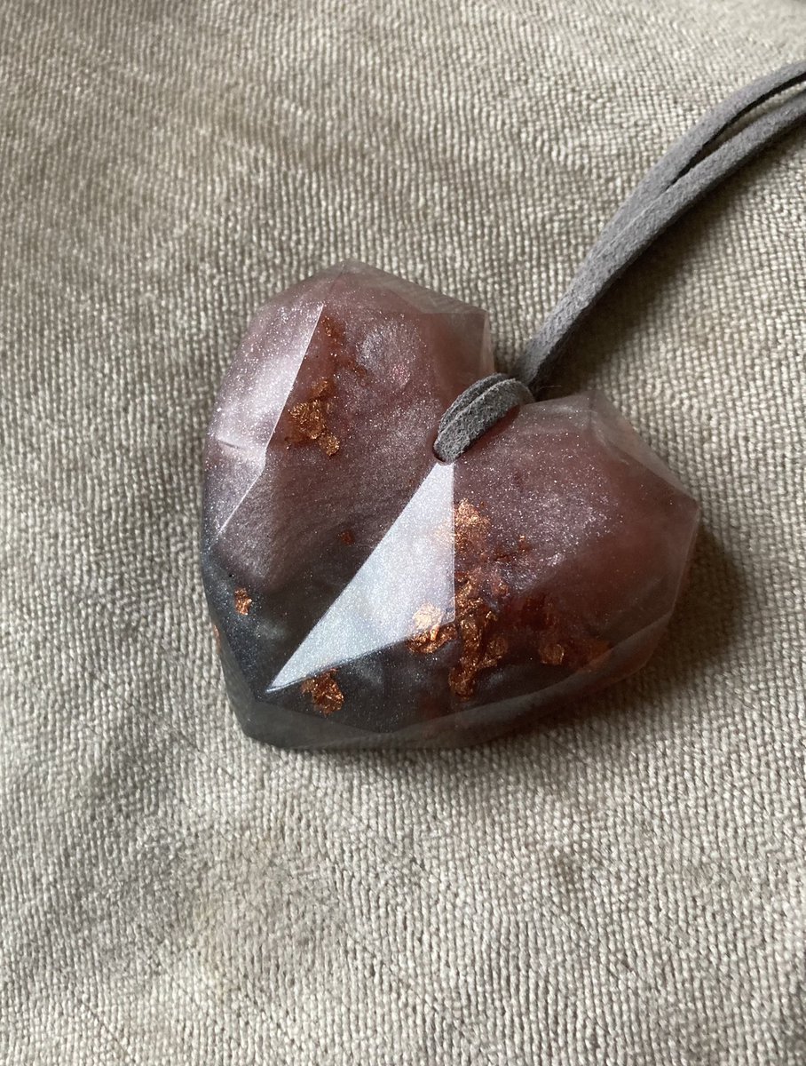 debsmagicgifts's tweet photo. https://t.co/YprUheKWcJ #craftbuzz #handmadehour #crafthour #pleaseRT #valentinesday #romanticgifts #handmadeintheuk #handmadewithlove #ebay #ebayseller #debsmagic #resinjewellery #jewellery https://t.co/iJXSqdSoUu