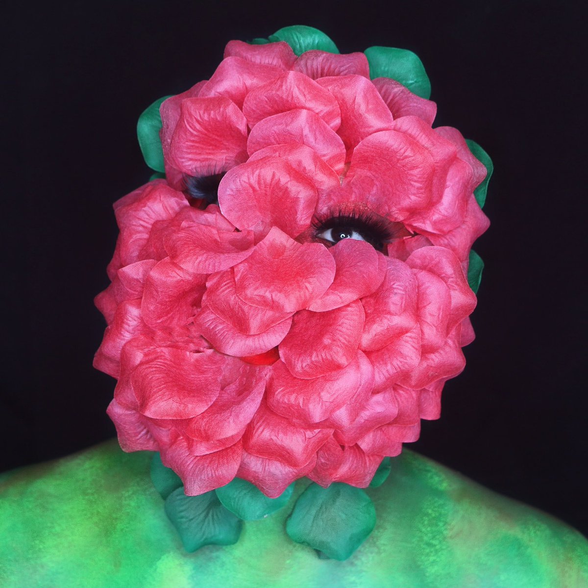 EmpressAlli's tweet photo. ๐น ๐บ flowers are loveโs truest language ๐บ ๐น
โค๏ธ๐ #HappyValentinesDay ๐โค๏ธ
Face paint : @mehronmakeup
#valentinesday #valentinesdaymakeup #valentinesdaymakeuplook #flowermakeup #petals #makeup #mua #sfxmakeupartist #caribbeanmua #stlucia #MakeUpWithAlli https://t.co/OEXHzccImQ