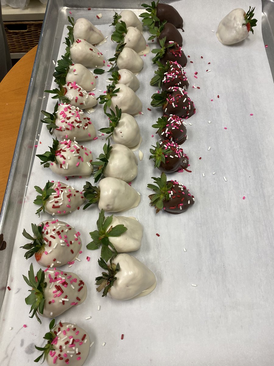 We are open until 8pm and we have plenty of fresh chocolate covered strawberries 🍓🍓. Call 270-904-1400 to place your order or visit <a href="/takeoutwaiterbg/">Takeout Waiter BG</a> <a href="/DoorDash/">DoorDash</a> <a href="/Grubhub/">Grubhub</a> to have them delivered.