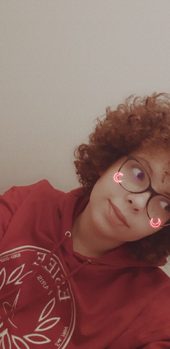 _maeva_noel's tweet photo. Il est pas trop tard pour m'envoyer des fleurs 😏 #LGBTQValentinesDay https://t.co/ix2KwLhtIA