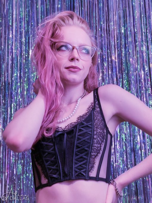 Happy Valentine&rsquo;s Day 💖🖤💖 https://t.co/pAJ1dDazzf