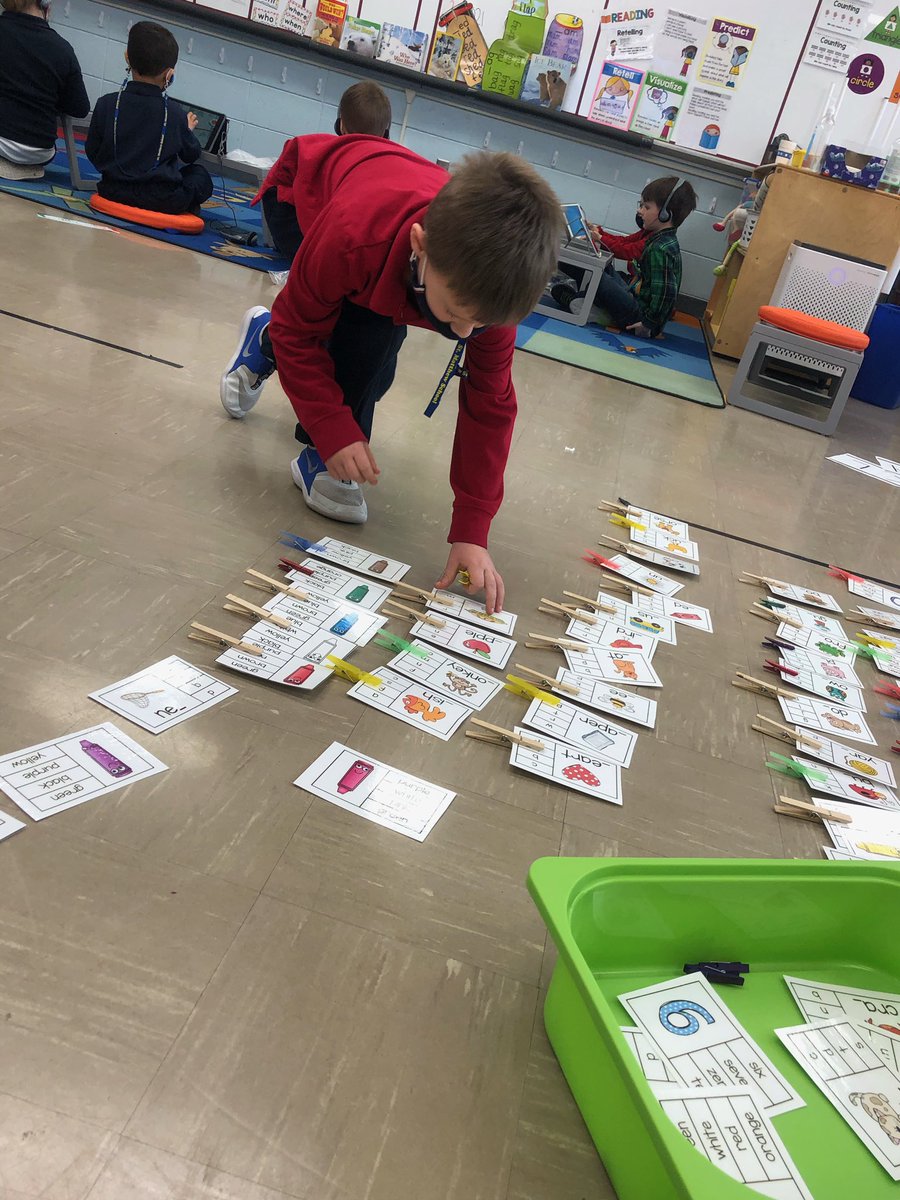 stmattsoc's tweet photo. Our 5K friends love learning during their daily center time! 💙💛 #SeeWhatMakesUsFamily #StMatthewSchool #OutstandingCatholicEducation #BulldogProud https://t.co/w42EUuspHn