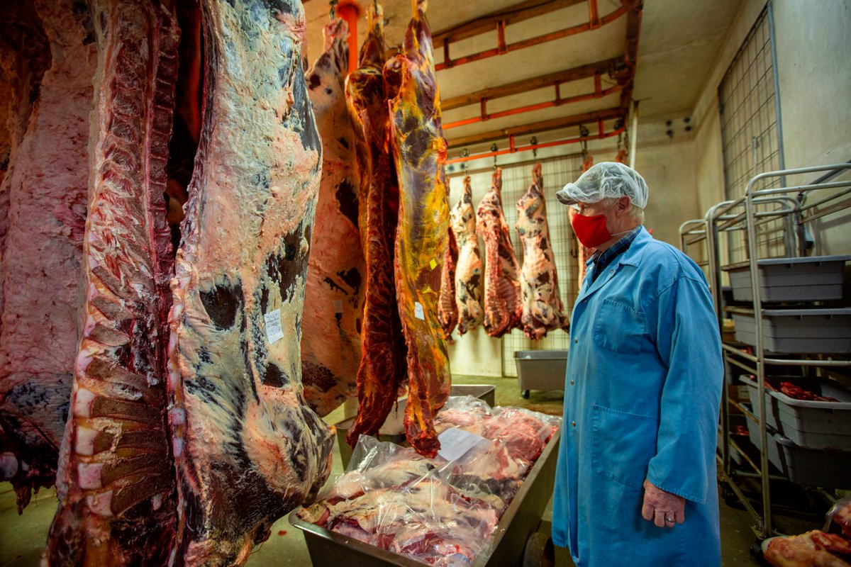 But how exactly did we end up with empty supermarket meat cases?These shortages were the result of Covid outbreaks at a handful of companies responsible for most of the country’s meat supply  http://trib.al/FAYnqIQ 