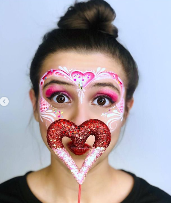 craftngo's tweet photo. Happy Valentine's Day to all our GALentines!
Such a cute design by @radiant_art_inspirations @Radiant Art Inspirations 
#valentinesmakeup #valentinesfacepaint #mua #facepainter #facepaint #galentines #valentines2021 #valentinesday #heartfacepaint #heartmakeup https://t.co/WkrMGF4rPv