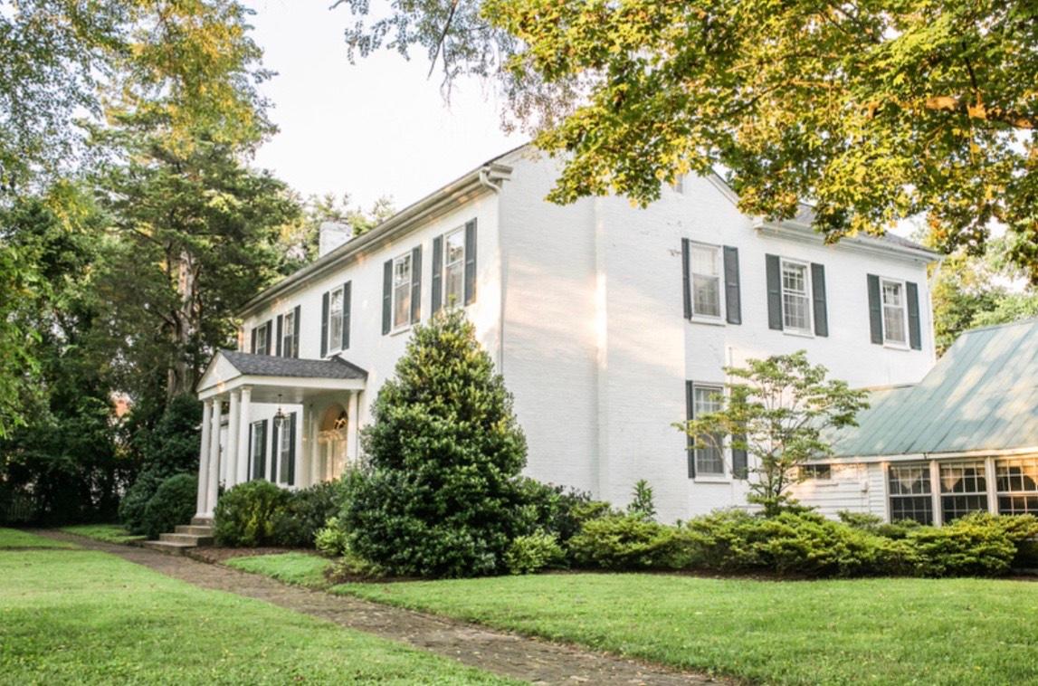 My favorite wedding venue #SpringHavenMansion in Hendersonville, TN <a href="/SpringHaven/">Spring Haven Mansion</a> Mansion.  I've known the owners, Tammie and Danny Sutherland a long time &amp; photographed their wedding. #nashvilleweddings #weddings #TNweddingvenues #hendersonvilleweddings