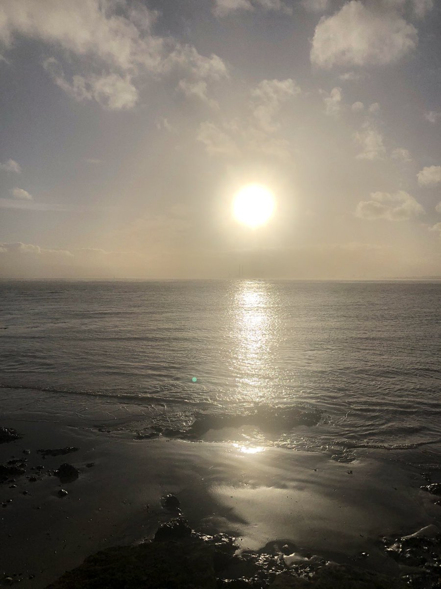 Thanks @Marie_Ovation for the inspiration to “Run 🏃‍♀️, Dip 🏊‍♂️ or Avoid” to mark Valentines Day all in support of <a href="/Irishheart_ie/">Irish Heart Foundation</a>. The sun finally shone in Sutton and it was great to get out, get the heart beating and enjoy the fresh Sunday air! <a href="/SiteIreland/">SITE Ireland</a> Happy Valentines ❤️😘