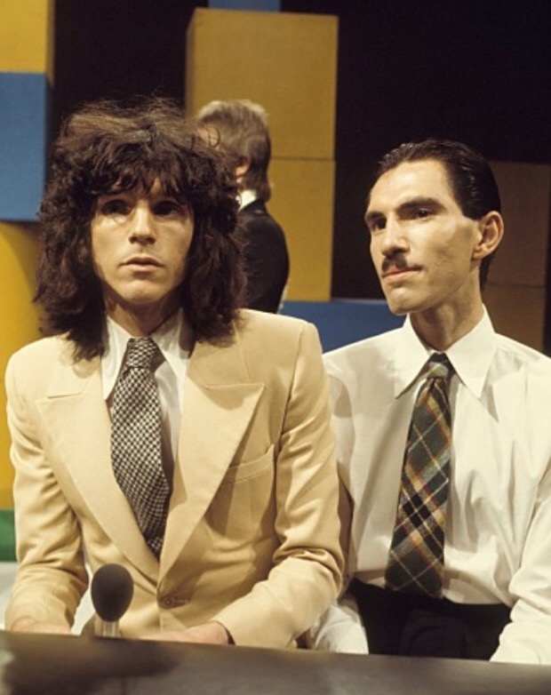 Happy 70th Birthday to Kevin Keegan, pictured with Freddie Mercury after performing Head Over Heels In Love on TOTP. 