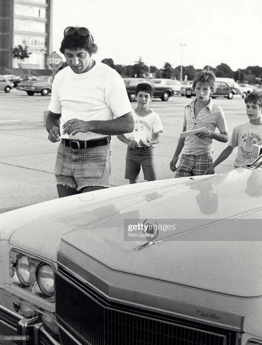 BillyBaldwin's tweet image. Broadway Joe and the kid Billy B. at the New York Jets training facility at Hofstra University... summer of ‘73.
Please take note of Joe Willie’s short shorts and Billy B. rockin’ the plaid. 🔥
#BroadwayJoeNamath 🏈