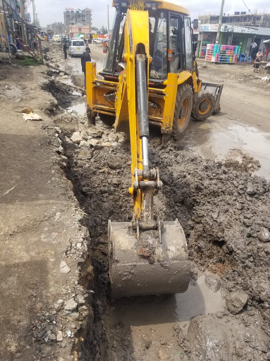 njambanoru's tweet photo. @Ma3Route @KURAroads @PeshKarega When it rained earlier this week, we had the excavators helping remove the flooded sections. I had to share another section of the road under construction in the last one or two weeks. 
@itsmutai https://t.co/J4tLFBeqsV