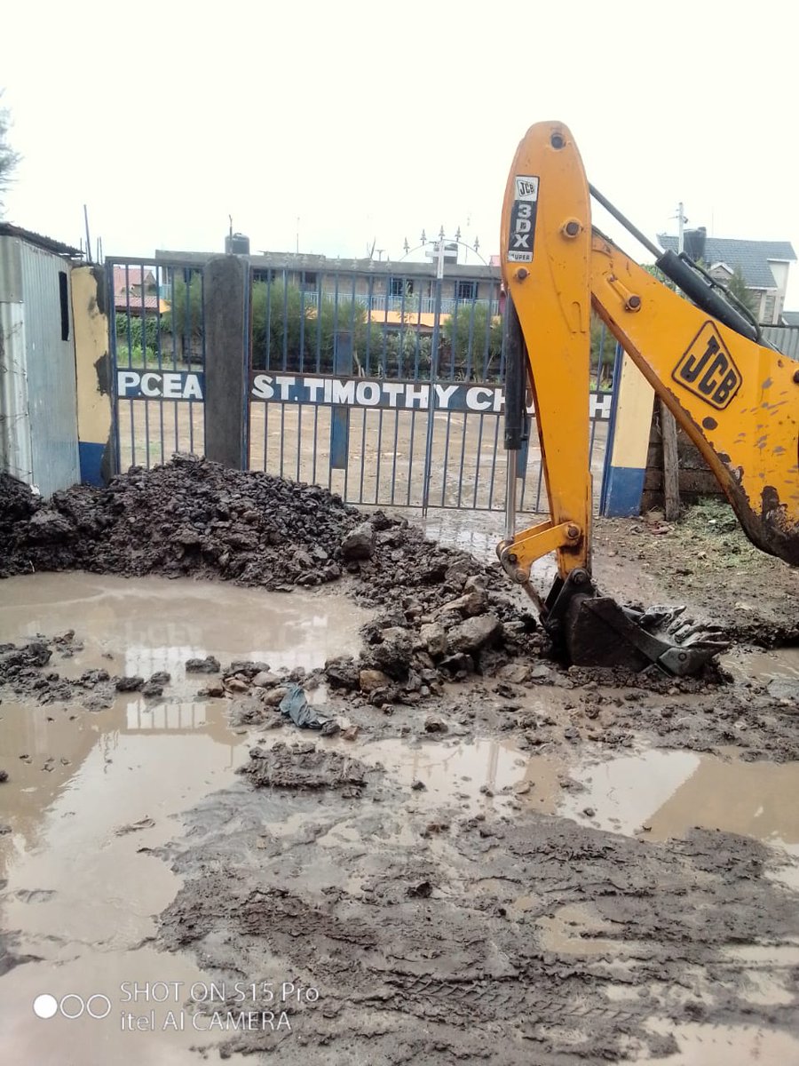 njambanoru's tweet photo. @Ma3Route @KURAroads @PeshKarega When it rained earlier this week, we had the excavators helping remove the flooded sections. I had to share another section of the road under construction in the last one or two weeks. 
@itsmutai https://t.co/J4tLFBeqsV