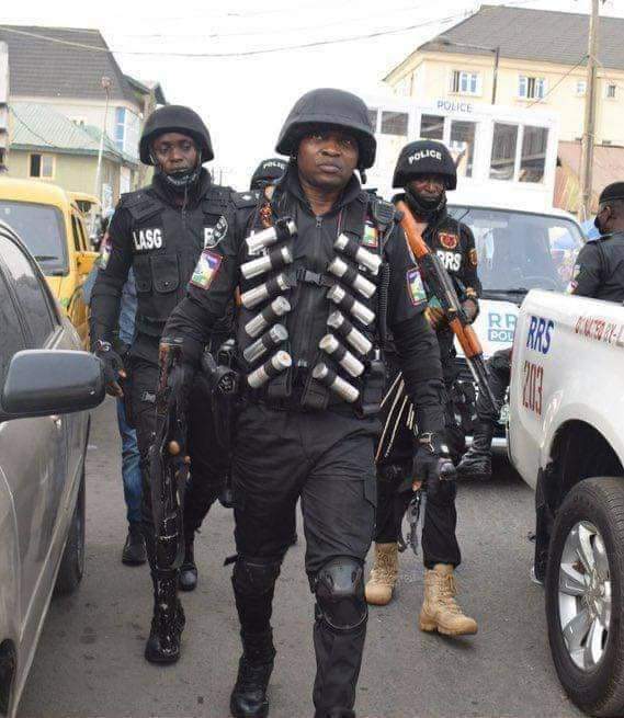 Just imagine 

Dressed like this to go and confront harmless youths with ordinary mobile phones.

Shame

#EndSARS #EndBadGovernanceInNigeria #LekkiTollGateProtest