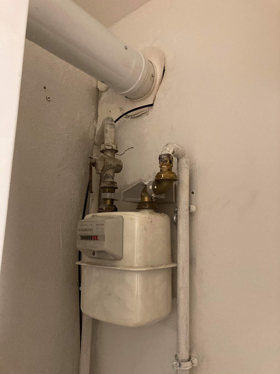 Anne-Sophie Tardy (Vomscheid) (@ansovomscheid) on Twitter photo Hey <a href="/orange_france/">Orange France</a> <a href="/orange_conseil/">Orange conseil</a> on en parle de la #fibre qui passe par l’évacuation de ma chaudière ??? Ça sent pas un peu la mise en danger d’autrui ?! Ils en pensent quoi à la DGCCRF ?... Hey <a href="/orange_france/">Orange France</a> <a href="/orange_conseil/">Orange conseil</a> on en parle de la #fibre qui passe par l’évacuation de ma chaudière ??? Ça sent pas un peu la mise en danger d’autrui ?! Ils en pensent quoi à la DGCCRF ?...