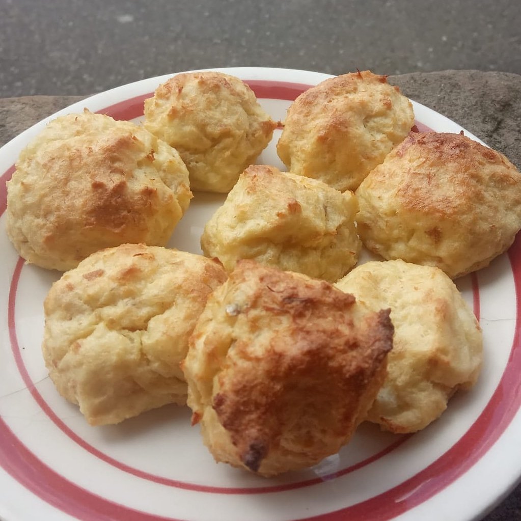 EntreChigres's tweet photo. Buñuelos de patata y bacalao. Mar y tierra. Todo sabor casero #Gastronomía #hechoencasa #Asturias https://t.co/2sSYO12aku
