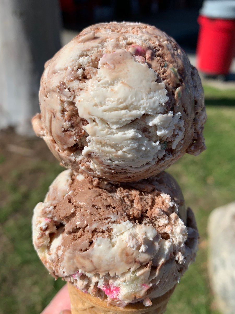 Share some ice cream love with your Valentine today! Happy Valentine's Day everyone. ❤️ ❤️