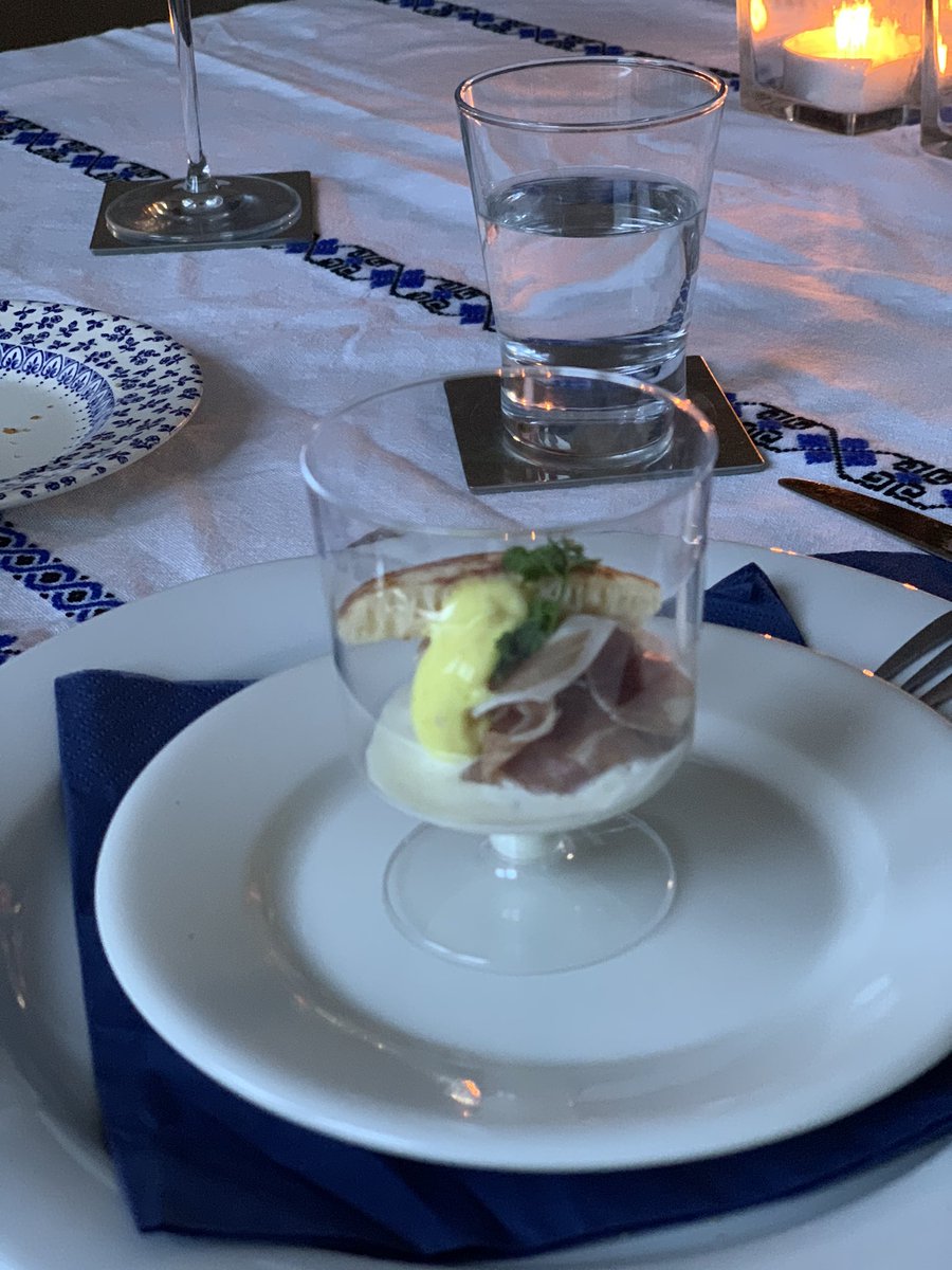 MarijkevandHoek's tweet photo. 5 ***** voor @HetWitteHuisOlt voor het Valentijnsmenu dat keurig gebracht werd. Omdat het gewoon niet anders kan, een romantisch thuisdiner met rode roos in de dinerdoos #attent. Wat een heerlijkheid! Compliment aan het team ❤️ #HetWitteHuis #Olterterp https://t.co/JkOg64l1MC
