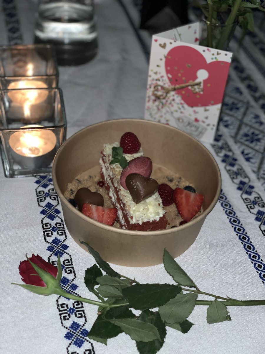 5 ***** voor <a href="/HetWitteHuisOlt/">Hotel Het Witte Huis</a> voor het Valentijnsmenu dat keurig gebracht werd. Omdat het gewoon niet anders kan, een romantisch thuisdiner met rode roos in de dinerdoos #attent. Wat een heerlijkheid! Compliment aan het team ❤️ #HetWitteHuis #Olterterp