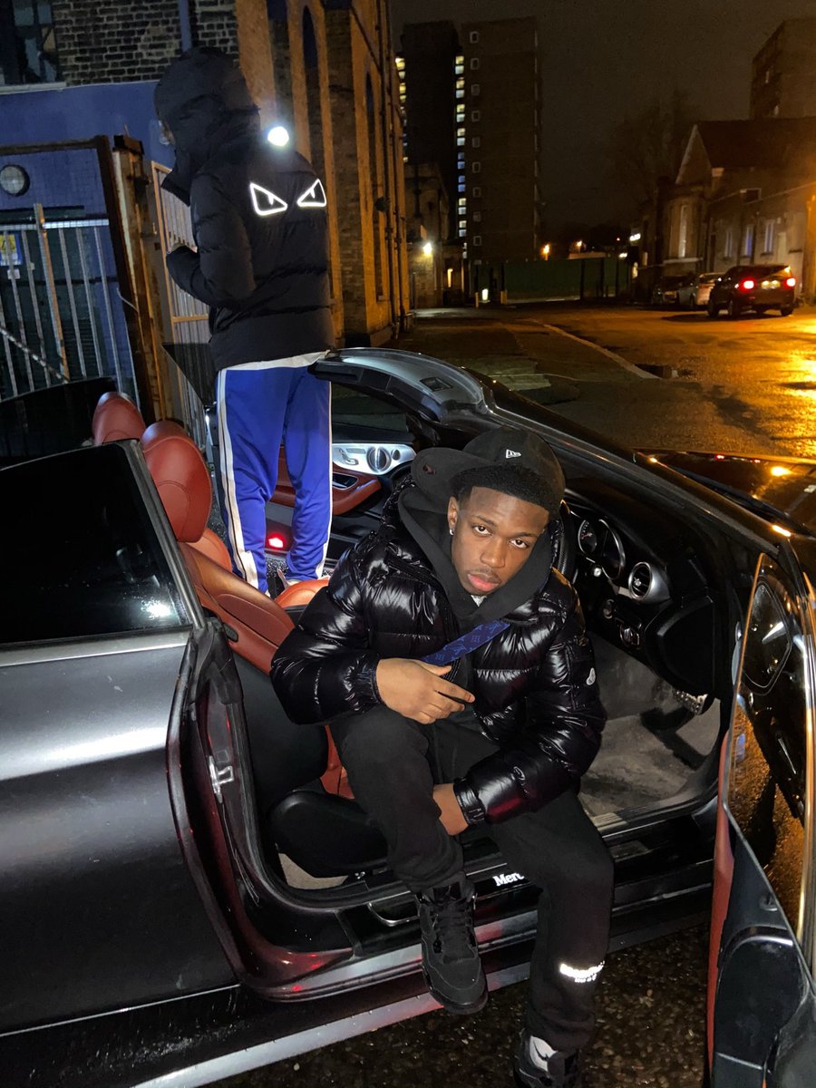 Toki6f's tweet image. I don’t really like designer, I’ve made more P’s in Essential attire🌹