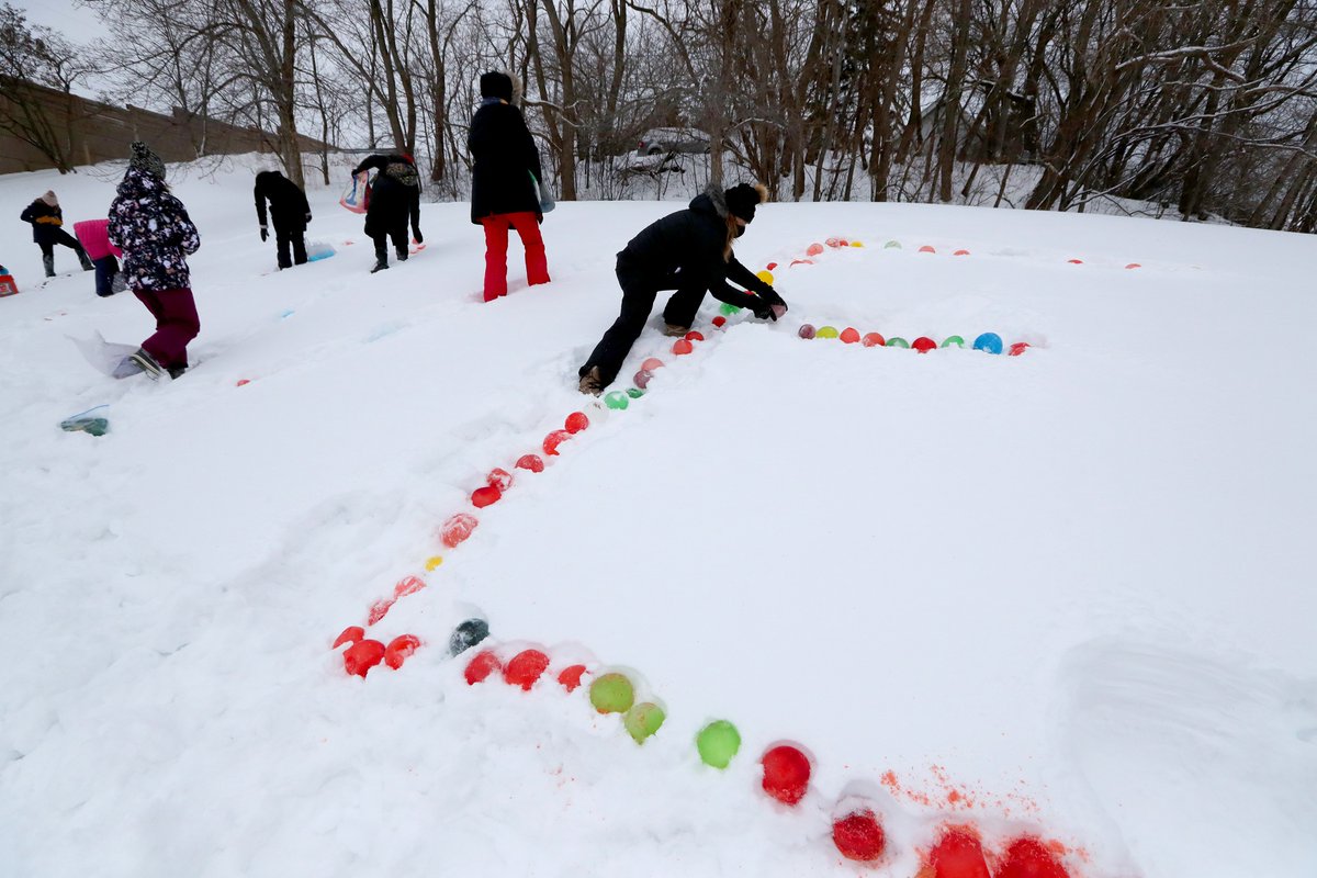 mdesisti's tweet image. Fun little story I did this morning. Count on the Bay View folks to brighten everyone's day. #LOVE  -- Group creates huge LOVE sign on a snow-covered hill in Bay View jsonline.com/story/news/loc…