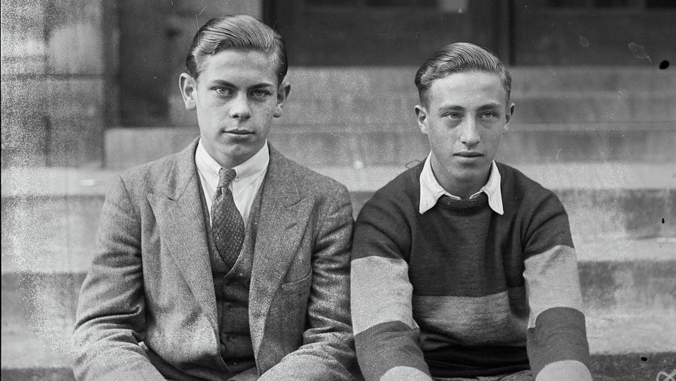 3. At first, she didn't think much of it. It was clearly a prank; the playful message called her a snob. She figured it must be one of her brother's friends."The odd one would ask me out sometimes," she later remembered, "and I'd always say, 'No, I've got my own friends.'"