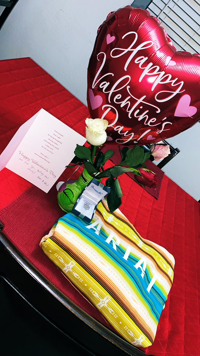 I’m 21 years old and my parents still give me a Gift for Valentine’s Day.🥺💗