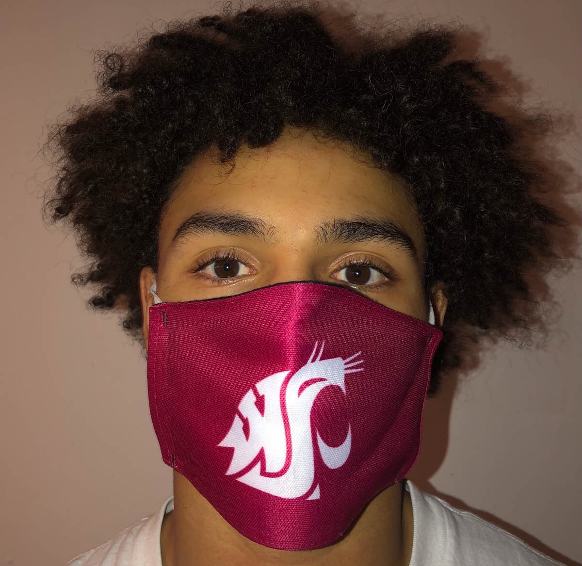 AvaSullivan2000's tweet photo. Excited to share 4 of my favorite photos from my photo shoot I took on a snowy day at WSU campus for my COM 210 Cougs Cancel Covid Promo project! #MurrowUGLife #com210 #project2 https://t.co/TdyjwVKeqs