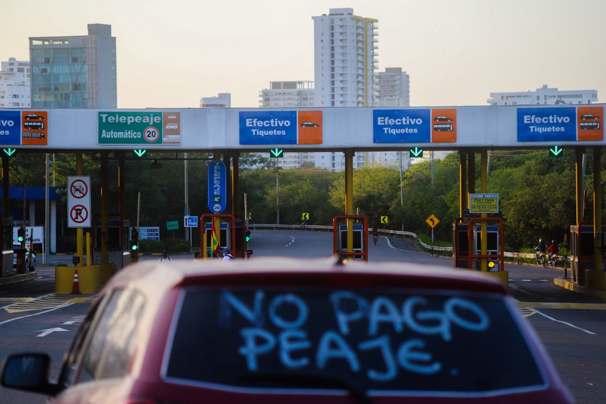 LaChivaCo's tweet photo. #ChivaEnContexto 📣
Análisis sobre el lío de los #peajes en #Colombia, a propósito de los internos de #Cartagena y la concentración y abuso en las tarifas de estos en las vías nacionales. 

Pero, ¿Por qué son necesarios? 

Aquí la historia 👇🏾 

https://t.co/htKsK2qrRJ https://t.co/OaGcjafB3k