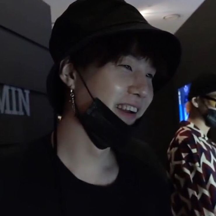 WHEN YOONGI HAS HIS MASK PULLED DOWN AND HIS CHEEKS GET ALL PUFFY AND SQUISH IS A CONCEPT IM PASSIONATE ABOUT — a thread