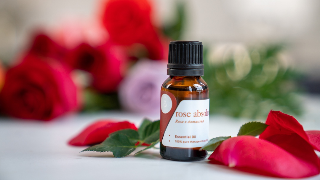 Last chance to save! 

Add 1 full-priced item from our Valentine's Day collection to your cart - and get 20% off the rest of your order! 

This deal ends tonight at Midnight ET! 

Shop the collection and save: l8r.it/ApNK

#love #rose #essentialoils #aromatherapy