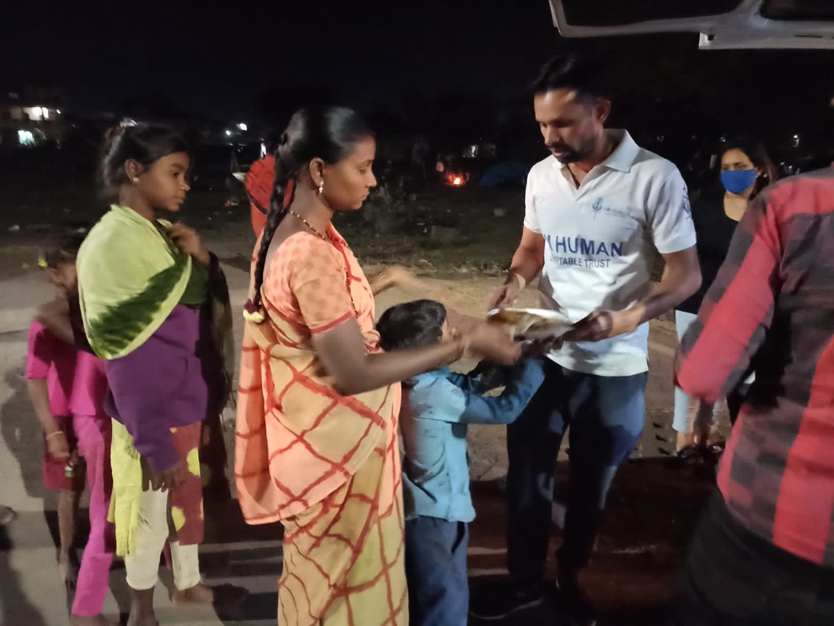 iamhumanfounda1's tweet photo. #imhumanrotibank
#foodforall
#14_Feb_2021
#bardoli
Fed around 250 people
@PMOIndia @narendramodi @AmitShah @JPNadda @CRPaatil @vijayrupanibjp @sanghaviharsh @Nitinbhai_Patel @prabhunvasava @Ganpatsinhv @Swamy39 @kajal_jaihind @sdmbardoli
@JignaParmar7
#imhuman
#helpeverhurtnever https://t.co/ZBuV8FUN1O