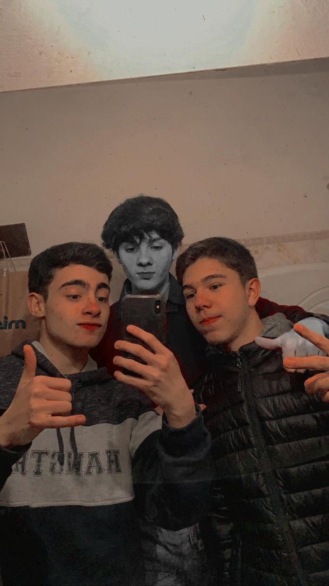 Vola alto bro 😢
No se murió ni nada pero se casó y no se junta con los pibes desde hace 6 meses