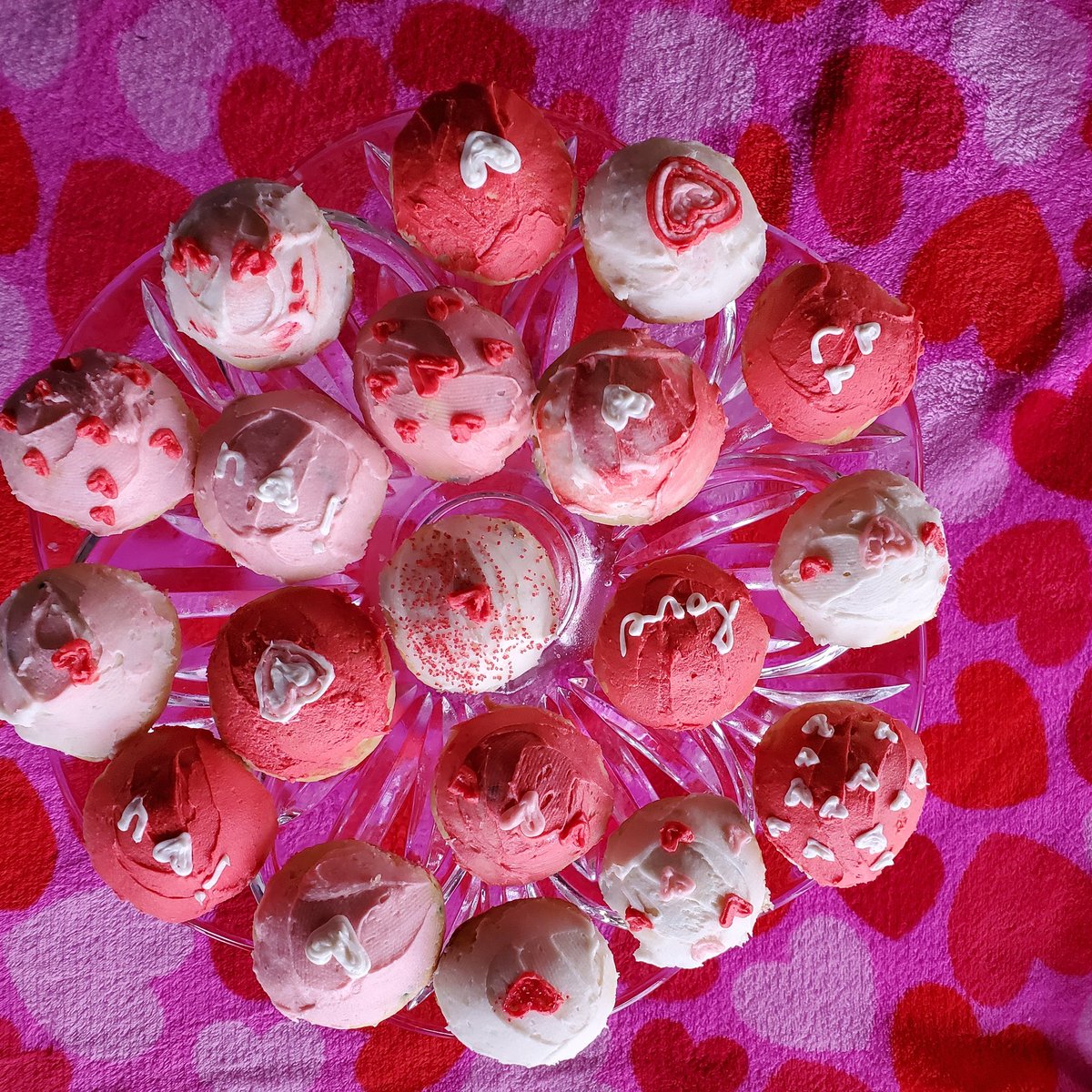 THEGATESSALON's tweet photo. Happy Valentines Day! https://t.co/mfDMy3EiPQ