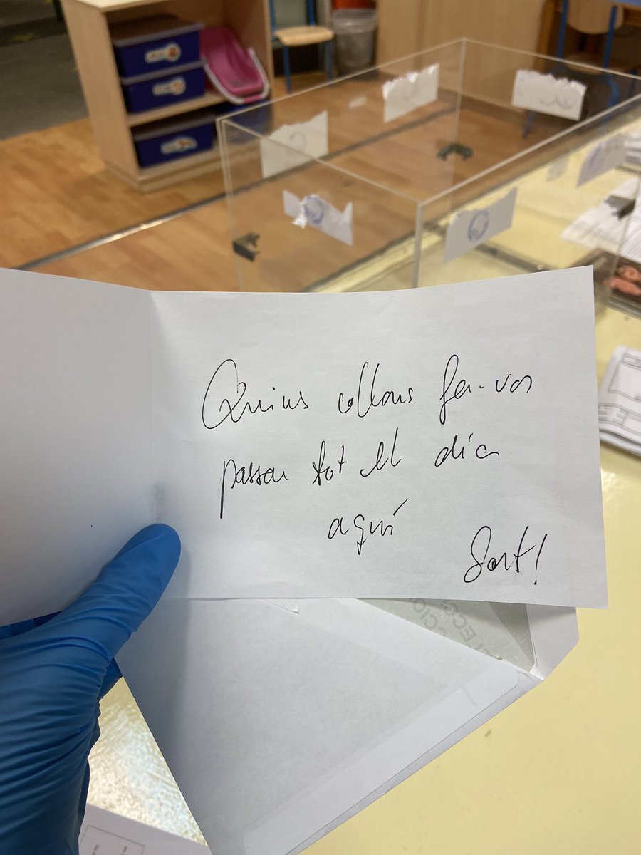 claraestany's tweet image. Guanyador/a del primer premi per la categoria del vot nul més original🏆😅#Eleccions14F #WTF