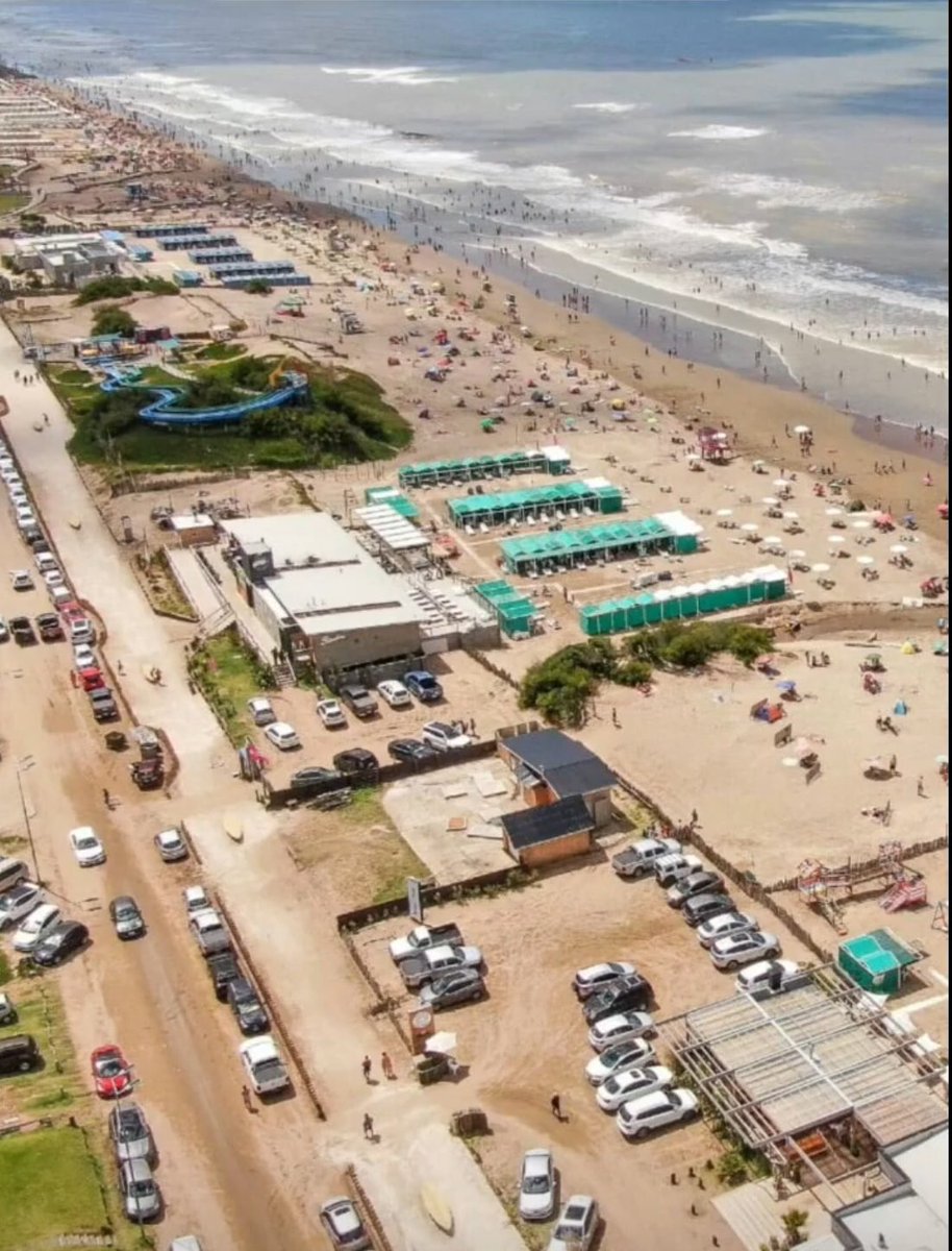 alelondaitz's tweet photo. Contra todos los pronósticos salió el sol y se puso divina la playa #FindeCarnaval #78añosPinamar😍 https://t.co/O4qjBCvf3Y