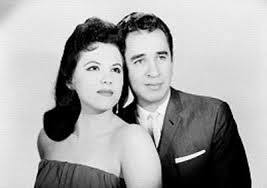 PAREJAS INOLVIDABLES Carmela y Rafael Fue un dueto de música romántica formado en 1959 por la cantante y actriz mexicana Carmela Rey y el cantante mexicano Rafael Vázquez. Grabaron 121 discos y 1,198 canciones.