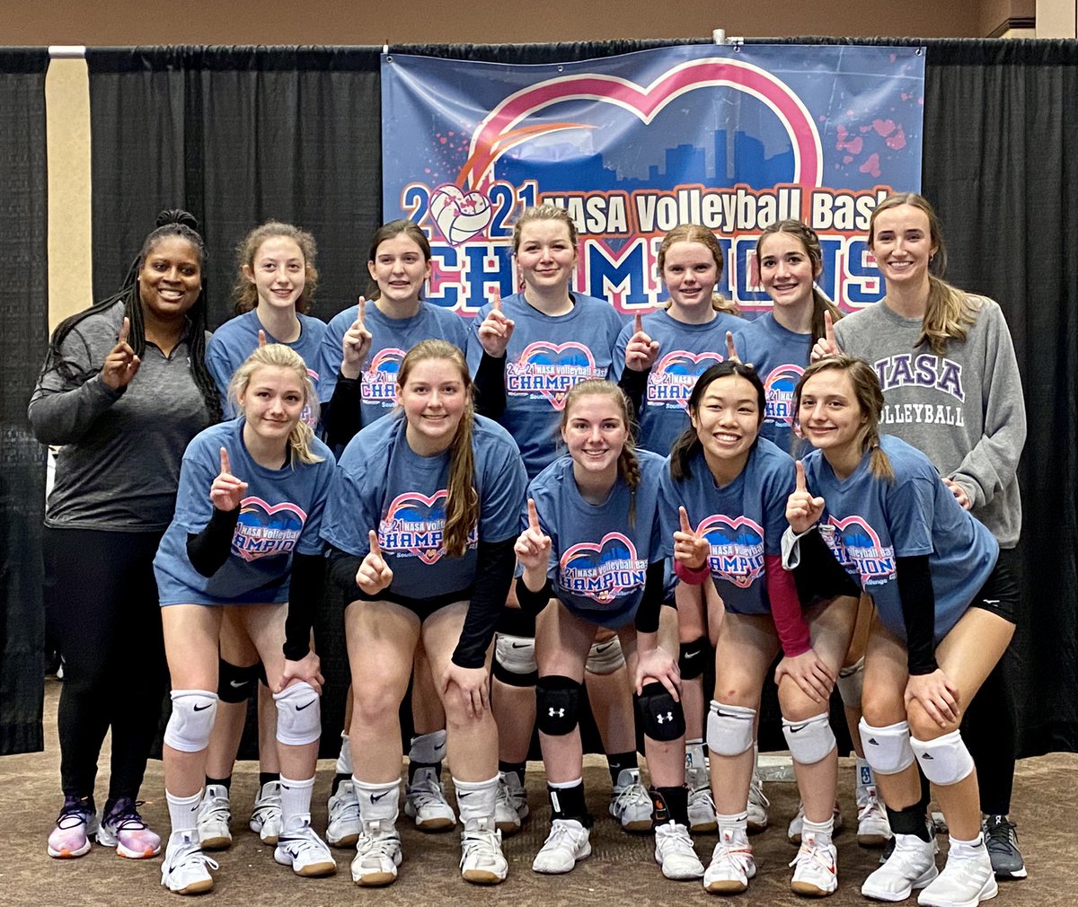 _sheltonfarms's tweet photo. Way to go @NASAVB 152s! So proud of these girls! Well deserved Gold Bracket Champions! ๐โค๏ธ๐#NasaBash #Volleyball @SheltonPaislee https://t.co/VTdQuwf0Bt