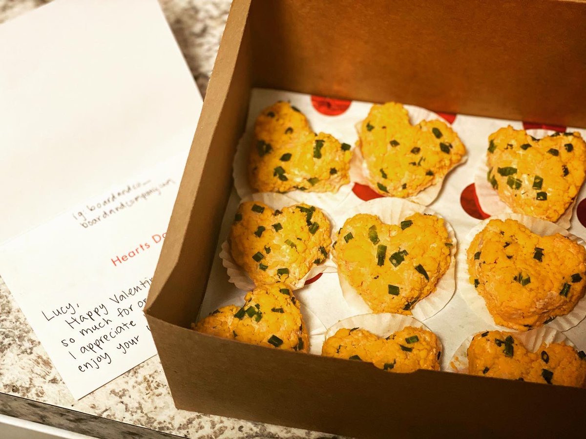mybourbonpod's tweet photo. What makes for a good #ValentinesDay? Buffalo chicken hearts and a dozen roses, of course! Cheers, y’all! 🥃
#ThisIsMyBourbonPodcast #TIMBP #Bourbon #Whiskey #Whisky #FourRoses #Kentucky #PerryPour #DrinkMoreBourbon https://t.co/SQzsGrzHvP