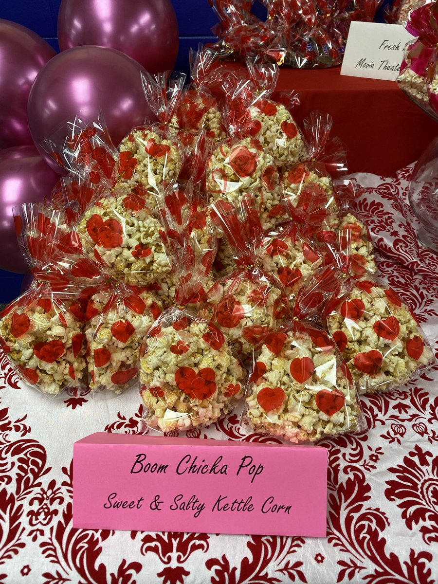 KingsleyComets's tweet photo. Showing love to our Kingsley faculty and staff! Happy Valentine’s Day! 💕🌹 @DCSDRegion1 @DeKalbSchools https://t.co/rL446dcbPU