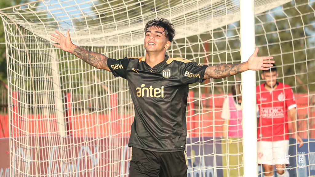 _MundoCarbonero's tweet photo. GANOOOOOOO #PEÑAROL ESTOY FELIZ 🚀⚽️🖤💛.!! https://t.co/M0PfhCZcxz