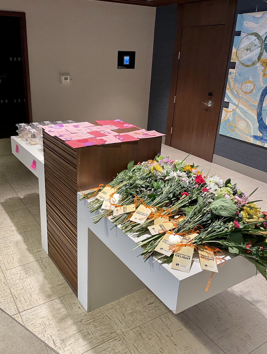 AUProSports's tweet image. Homemade cards from @Typeezy143’s kids, a special gift from @dallas_sports, and more! 🥺

We always enjoy treating our athletes but especially on a loving day like today ❤️ #HappyValentinesDay!