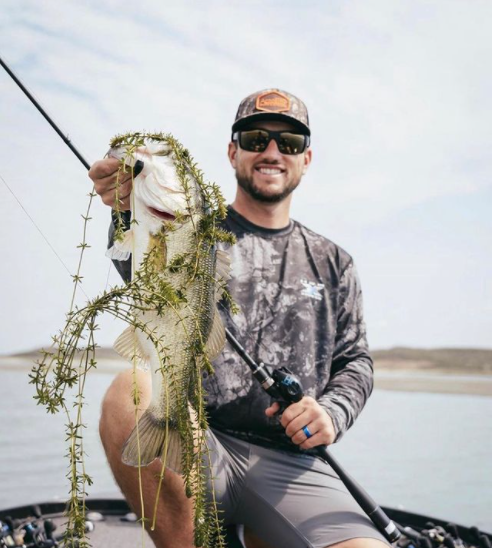 Realtree's tweet image. Stetson Blaylock showing of his catch out of the hydrilla💥 

#RealtreeFishing #Academy