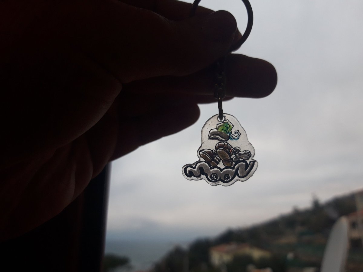 KnotKeys's tweet image. Valentine's day present from my Love.
A Moon and The Boy hand Made keychain!

💙thank you

#moon_rpg #ムーン #moonパッケ #Onionアート #Onionトーク #LovedeLic #valentineday