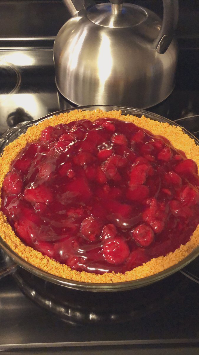 Belle_Shelle's tweet photo. Lazy pie maker. π#grahamcrackercrust https://t.co/jfrvI3I1WB