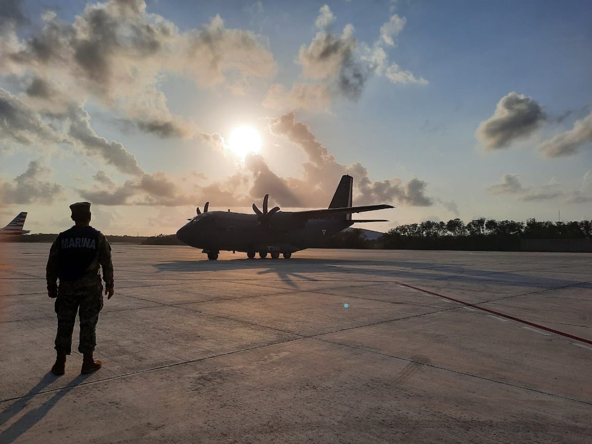 MaraLezama's tweet photo. Esta tarde arribó a #Cancún el nuevo lote de vacunas contra el #COVID19. Una noticia que nos llena de esperanza a todos, particularmente a nuestros #AdultosMayores, quienes comenzarán a ser vacunados. ¡No bajemos la guardia y sigamos cuidándonos! #LaEsperanzaEstáDePie https://t.co/8JBDNiVVE9